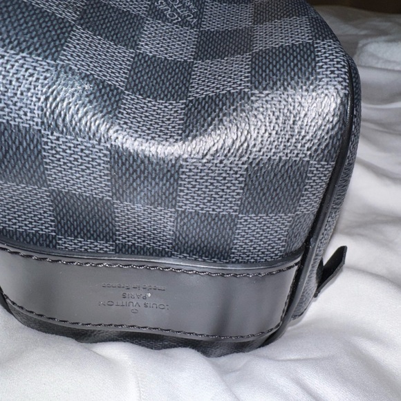 Louis Vuitton Toiletry Bag - Picture 5 of 11